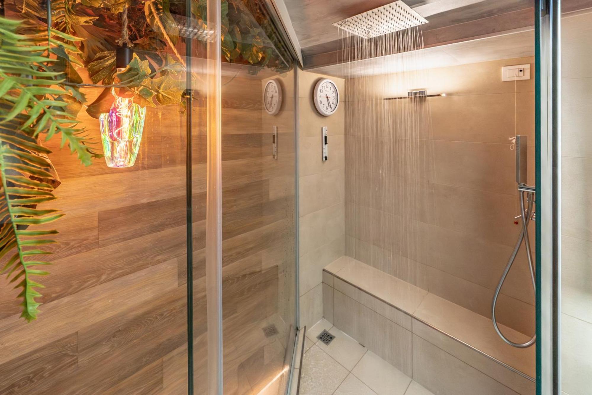 Luxe & Central Haven - Jacuzzi, Sauna, Steam, Private Parking Como Ngoại thất bức ảnh