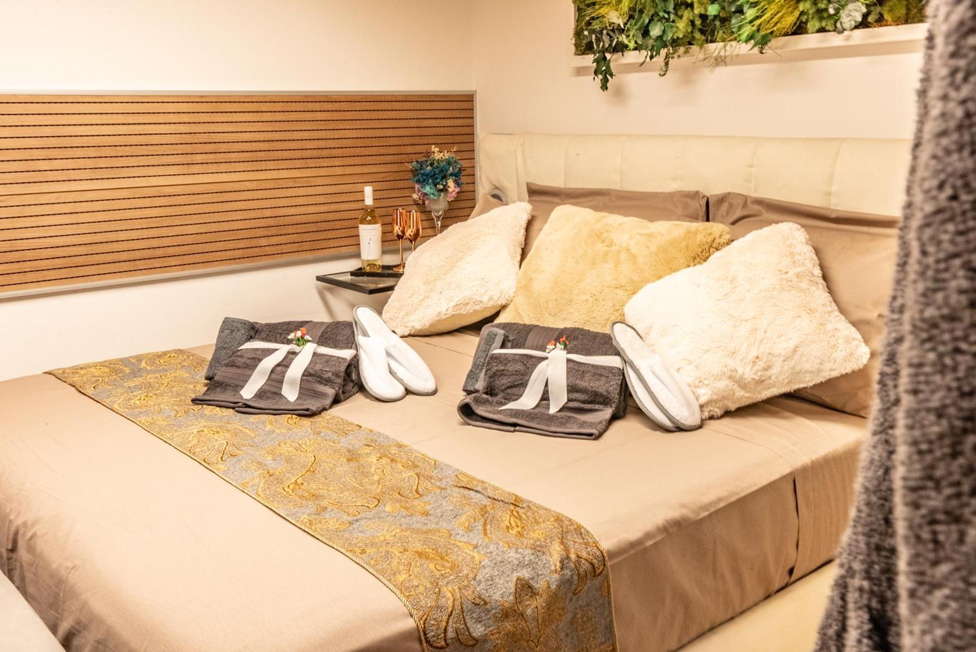 Luxe & Central Haven - Jacuzzi, Sauna, Steam, Private Parking Como Ngoại thất bức ảnh