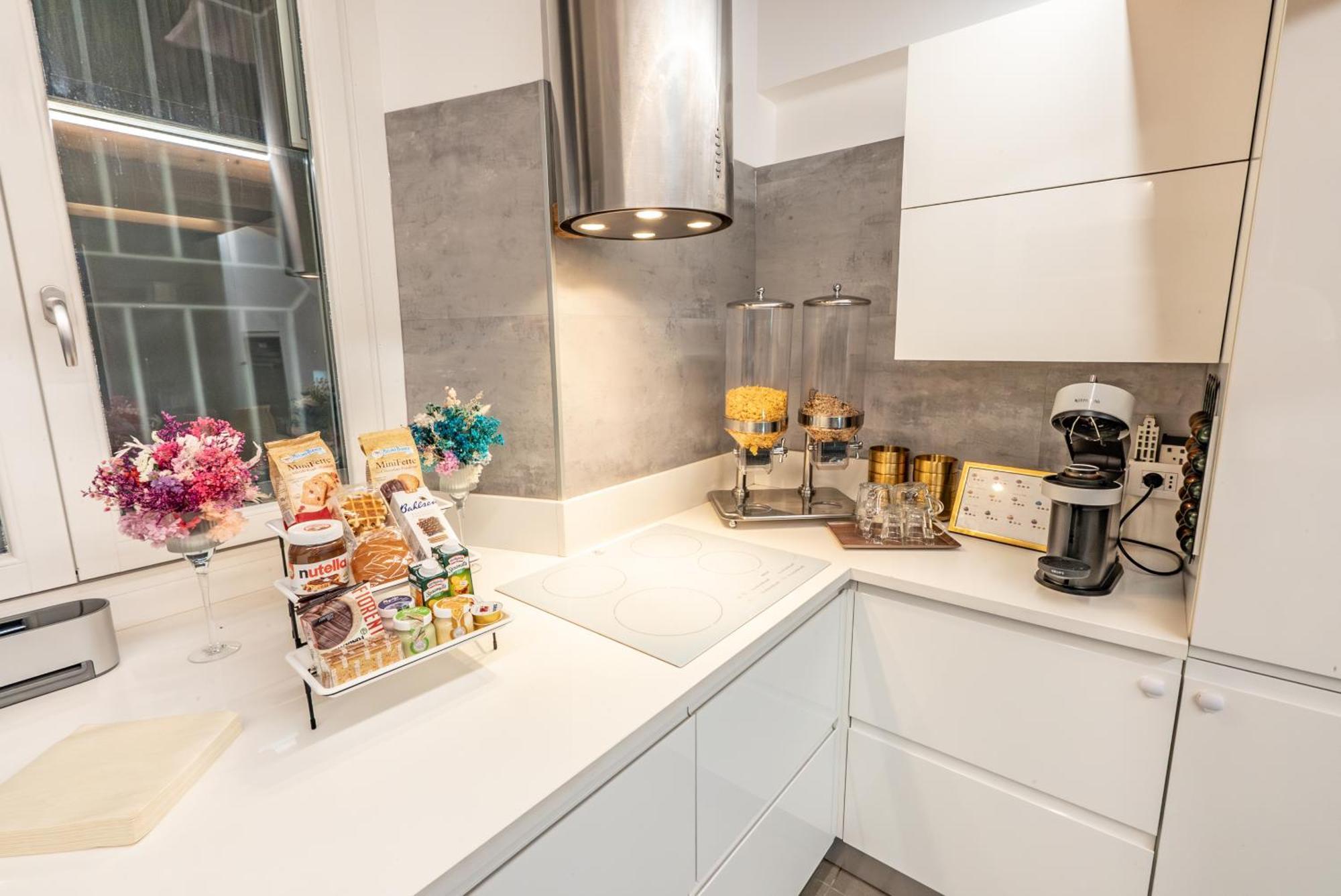 Luxe & Central Haven - Jacuzzi, Sauna, Steam, Private Parking Como Ngoại thất bức ảnh