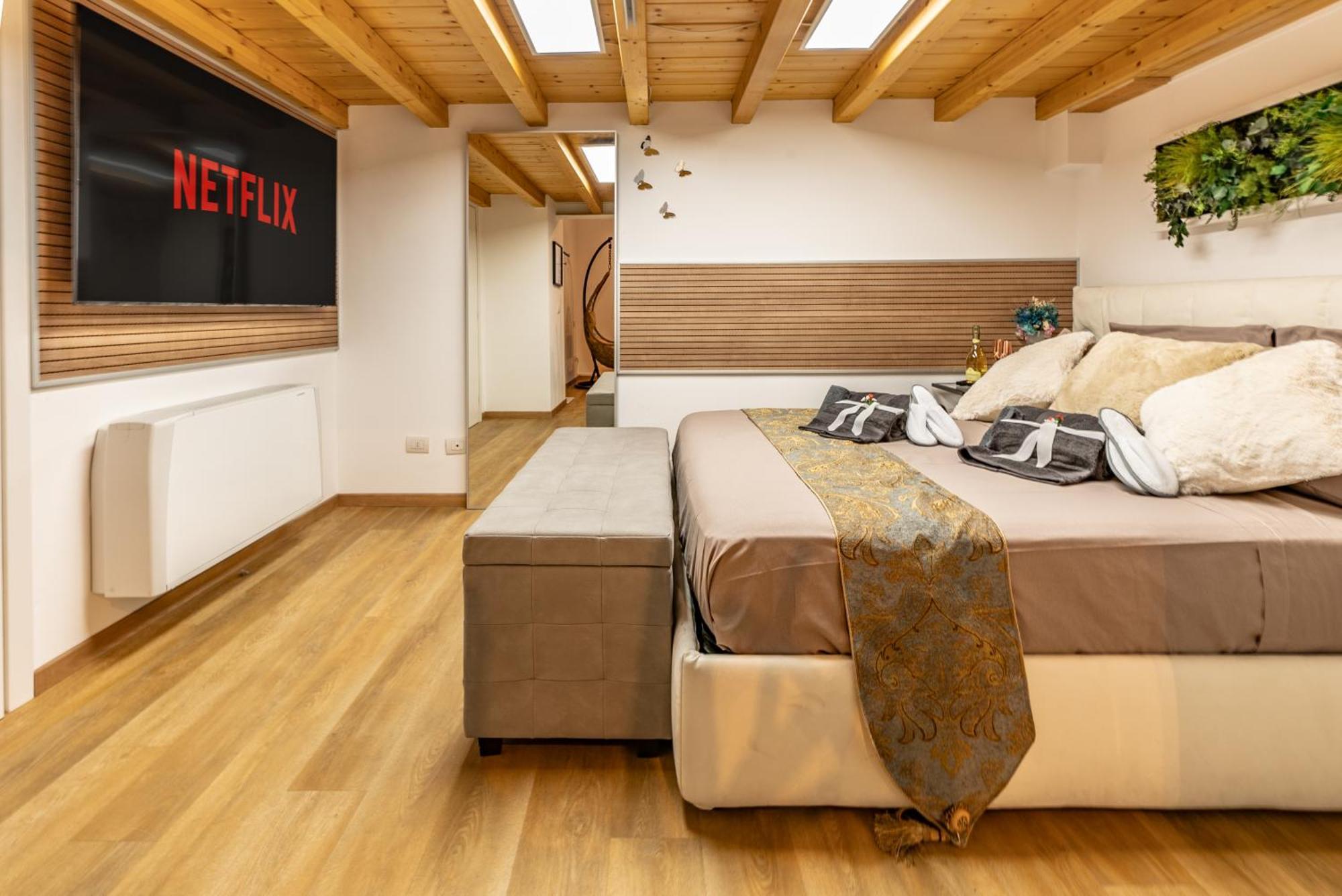 Luxe & Central Haven - Jacuzzi, Sauna, Steam, Private Parking Como Ngoại thất bức ảnh